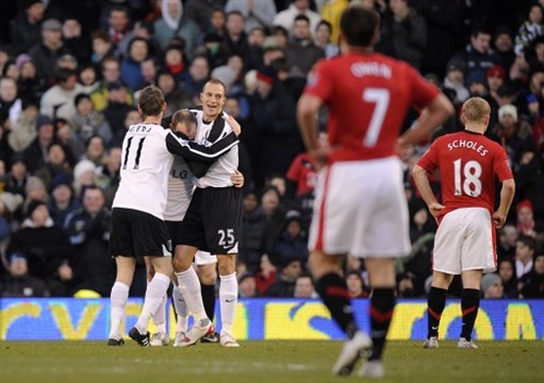  曼联防线送礼纽卡斯尔客场擒狮  